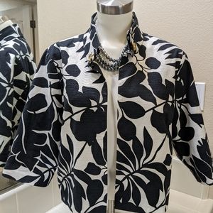 Lucy & Laurel Black and white leaves summer cool 3/4 sleeves Jacket sz M